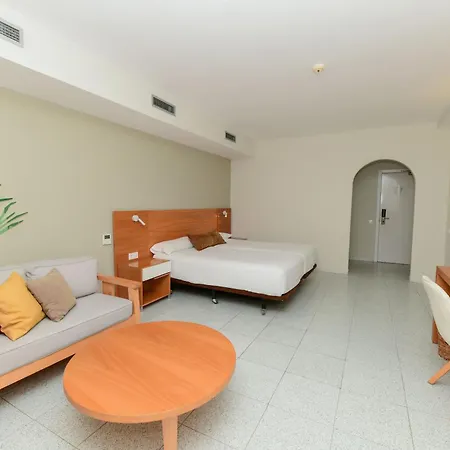 Отель Livvo Koala Garden 4*