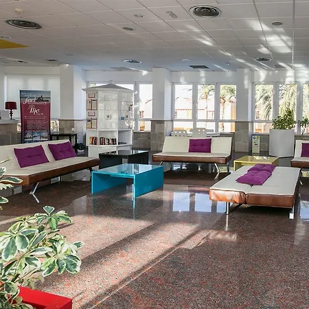 Отель Livvo Koala Garden 4*